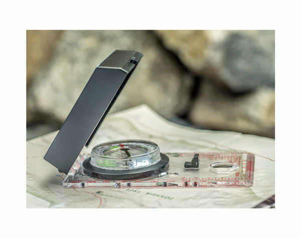 MAP COMPASS WITH SIGHTING MIRROR AND GLOWING MARKERS