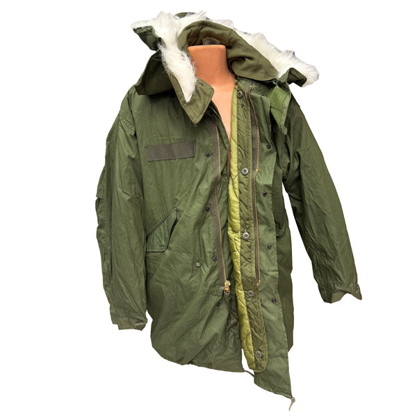 US MILITARY EXTREME COLD WEATHER FISHTAIL PARKA W/LINER AND FAUX FUR HOOD
