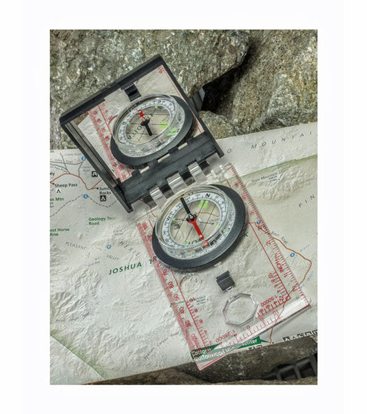 MAP COMPASS WITH SIGHTING MIRROR AND GLOWING MARKERS