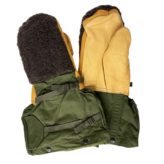 GENUINE US NEW ARCTIC MITTENS WITH LINER