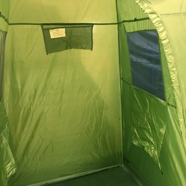 WORLD FAMOUS SPORTS PRIVACY SHELTER