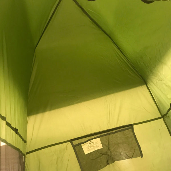WORLD FAMOUS SPORTS PRIVACY SHELTER